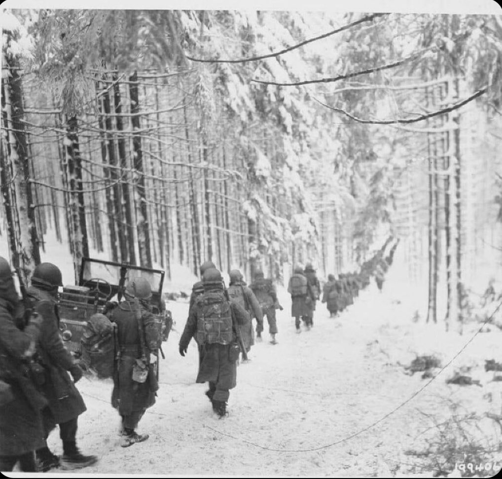 Be_Believing's tweet image. RT our soldiers who fought in Christmas
1944 so we could have Christmas in 2023 👍