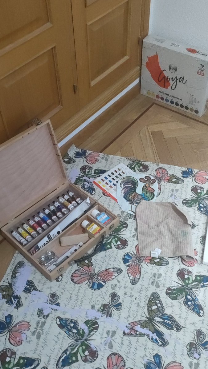 YentenClever's tweet photo. Aquí están los materiales... Por lo menos había oleo y un guía de mezclas de pintura https://t.co/BC3otHDDiS