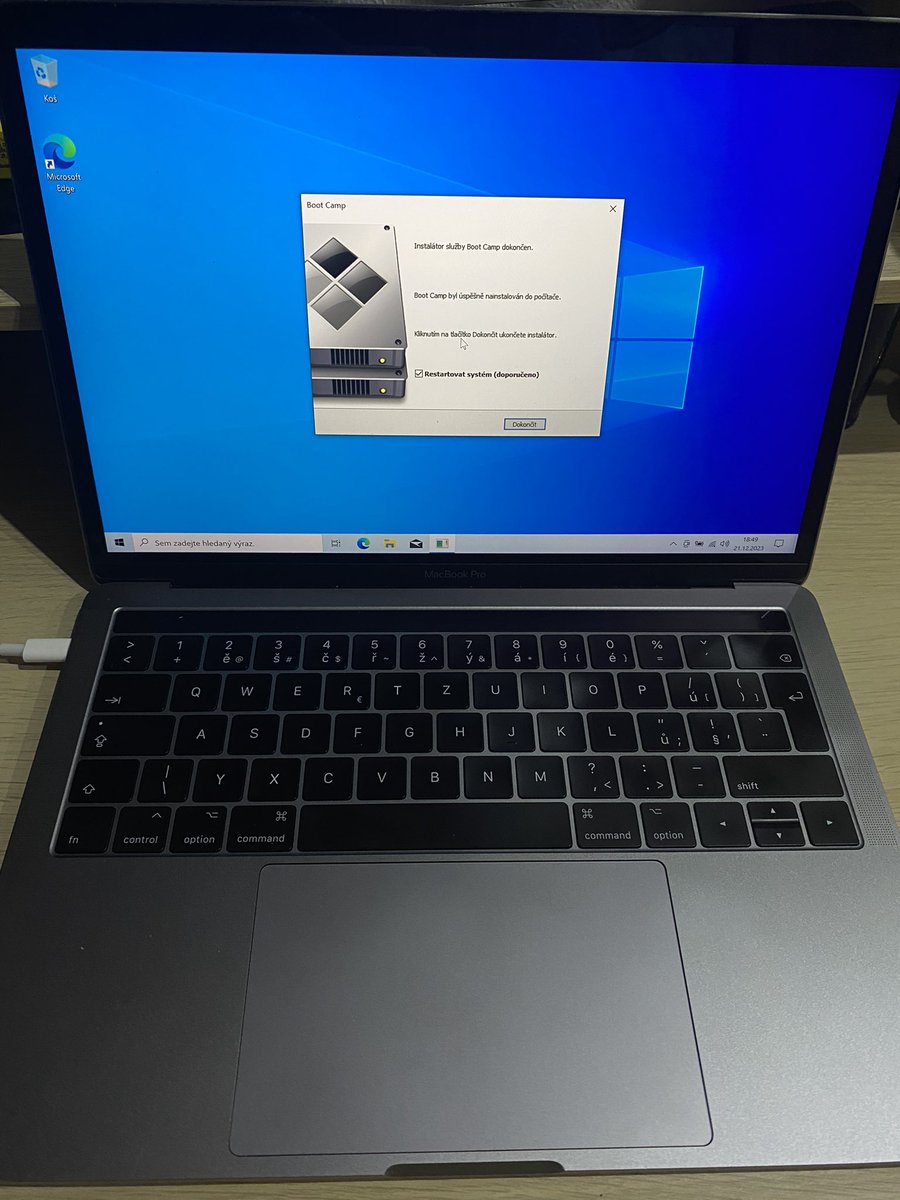 JanzOlomouce's tweet image. Miluju bootcamp :) Muj prvni Macbook Pro sice starši ale rozjedu vsechno co potrebuji. #Apple #Macbook
