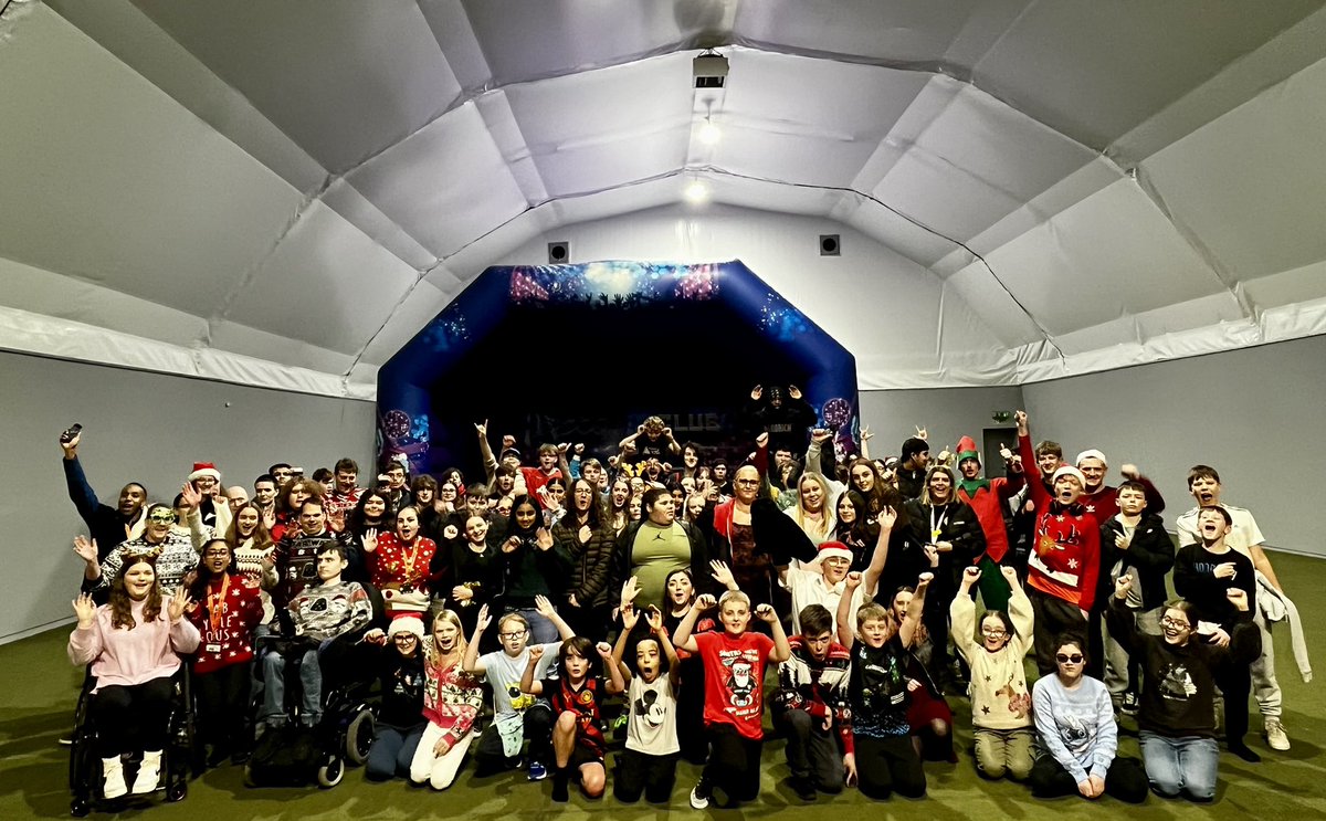 What a fantastic end to our Youth Club year! We joined forces with @UHDBYouthWork last night for our Christmas Party and almost 80 young people turned out. Lots of smiles, laughter fun & games! Happy Christmas everyone! 🎄 #HospitalYouthWork #InspireEnableAchieve