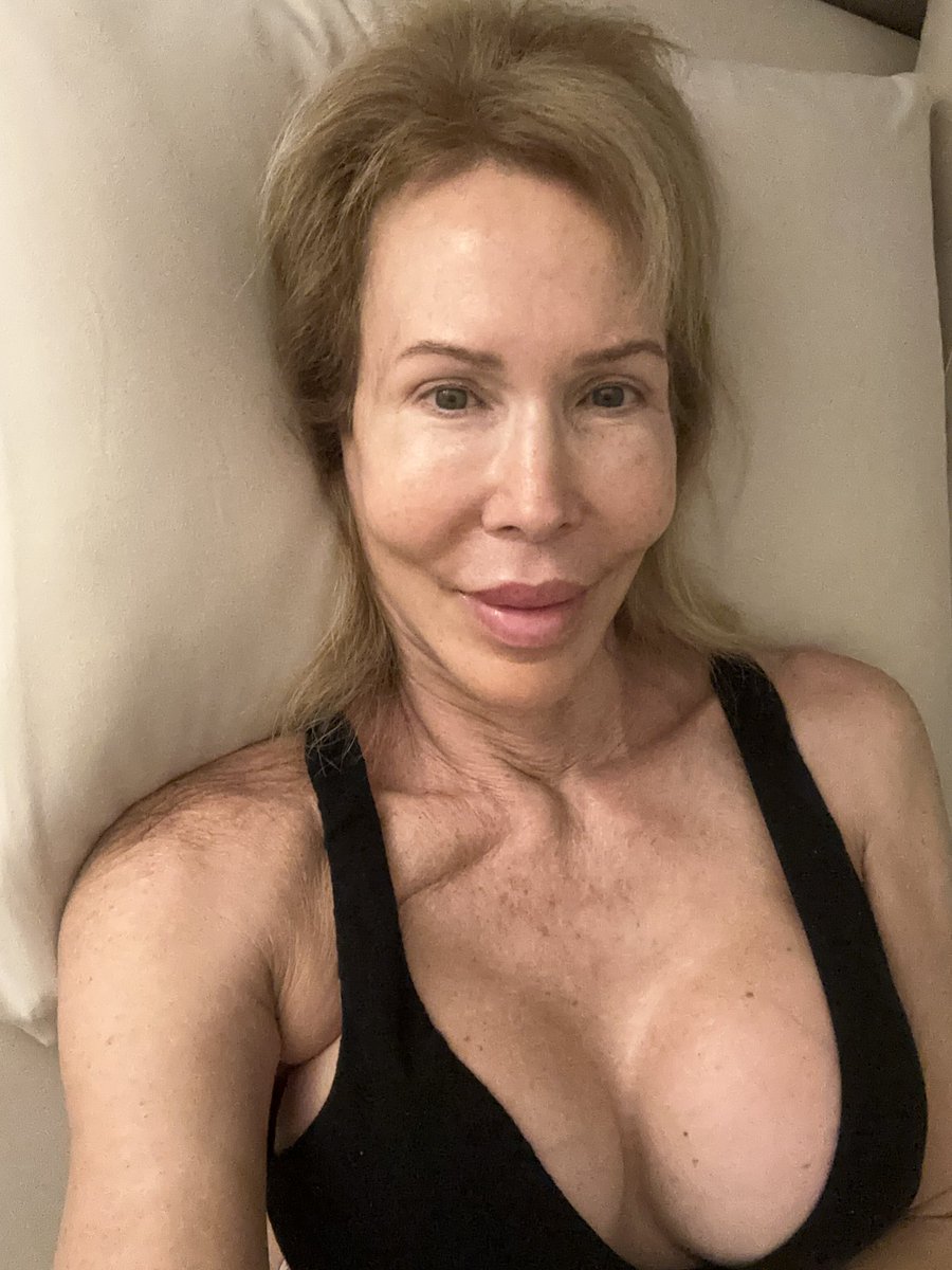 I woke up today especially happy, because it’s my birthday. And I’m so grateful. Thank you for being a part of my beautiful life! XOXO ❤️ #nomakeup #nofilter #birthdaygirl #Grateful #GratefulHeart