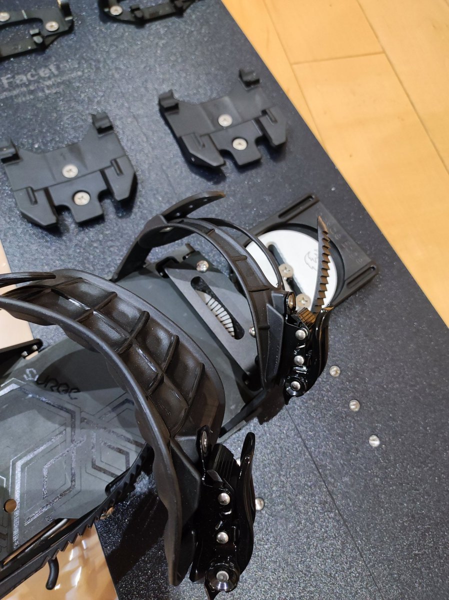 tonoyamada's tweet image. ヤスリで削らないとスムーズに入らないらしい！
出直し！

#スプリットボード
#sparkrandd