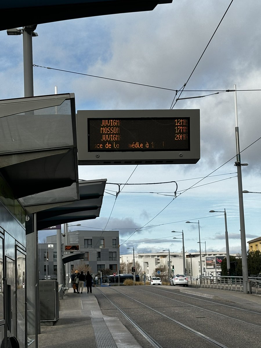 Super la gratuité… mai au final, on doit attendre des dizaines de minutes pour avoir un tram maintenant sur la ligne 3. @TaMVoyages #Tam #Montpellier @UsagersMTP