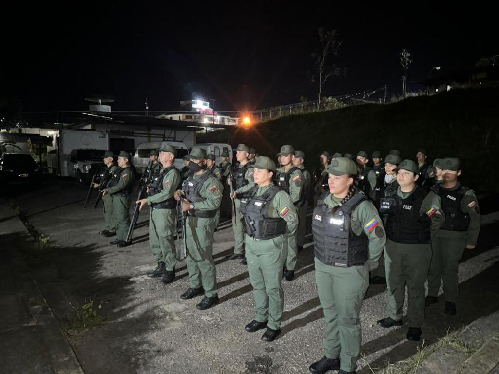 dhernandezlarez's tweet photo. URRAS nocturnas activadas en toda la patria !
#FANB
#VictoriaDeLaVerdad https://t.co/pHgm4LbjWK