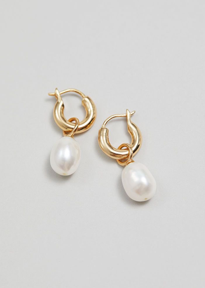 Lovely #RepliKate freshwater pearl earrings for £45 shopstyle.it/l/b5Y8Z #KateMiddleton #PrincessOfWales