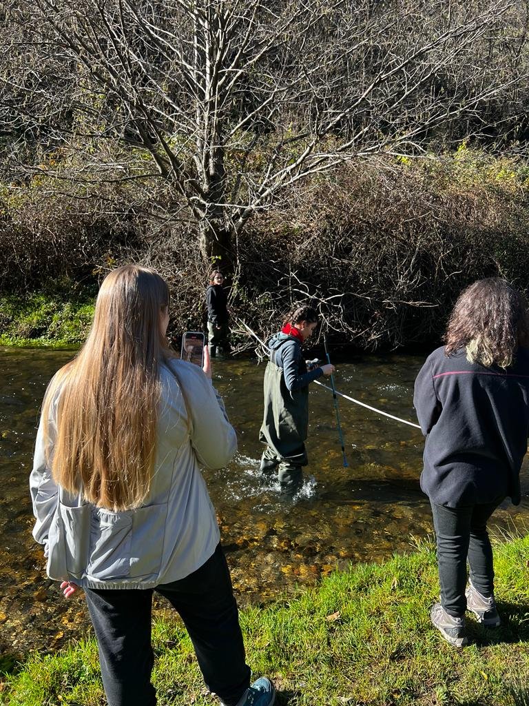 ccee_urjc's tweet photo. Y con esta salida los alumnos de @ccee_urjc ponen punto final a sus salida de campo de Hidrología e  Hidrogeología!! https://t.co/RVJJ9JeiTm
