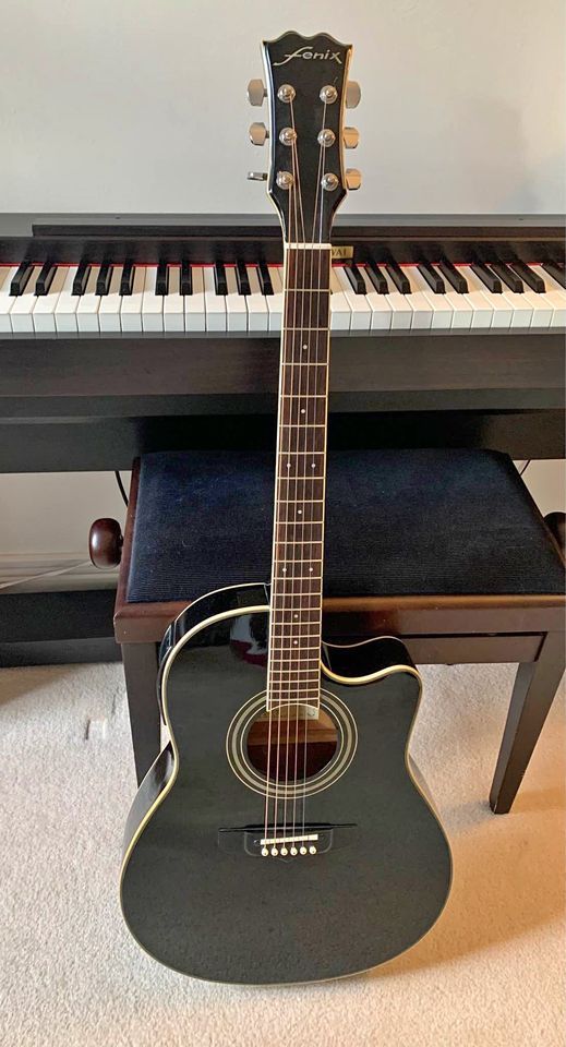 Anyone want to own a Vintage 90s Electro-Acoustic Guitar - Black Gloss with Cream Trim! Gutted to be selling it but just don't use It as much as we should. facebook.com/marketplace/it…