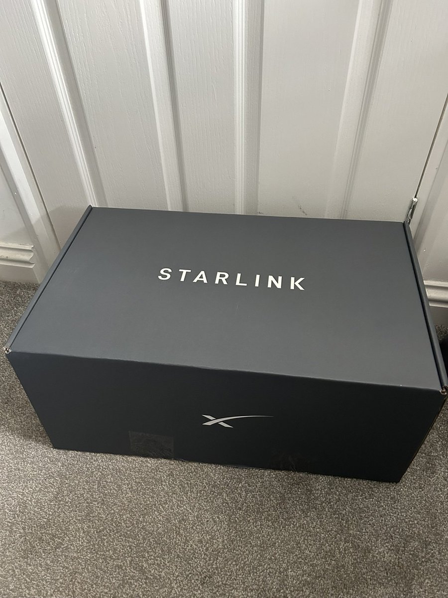 mike_tempest's tweet image. We had to bite the bullet today, UK internet providers in the countryside truly are awful. Often have calls dropping out.
@Starlink arrived in a few days and took 5 minutes to setup and instantly had the best internet connection I’ve ever had in the uk.