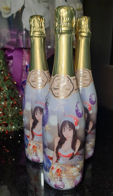 ラウンジ蓮実クレア、BAR蓮実クレアB でのクリスマスイベで出すオリシャン！ トナカイデザインは3万 サンタデザインは5万 注文してねー✨🍾🥂❤️✨ https://t.co/GuqHUG18dp