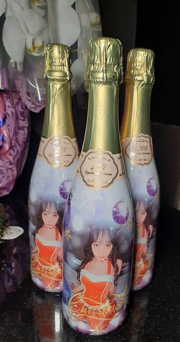 ラウンジ蓮実クレア、BAR蓮実クレアB でのクリスマスイベで出すオリシャン！ トナカイデザインは3万 サンタデザインは5万 注文してねー✨🍾🥂❤️✨ https://t.co/GuqHUG18dp