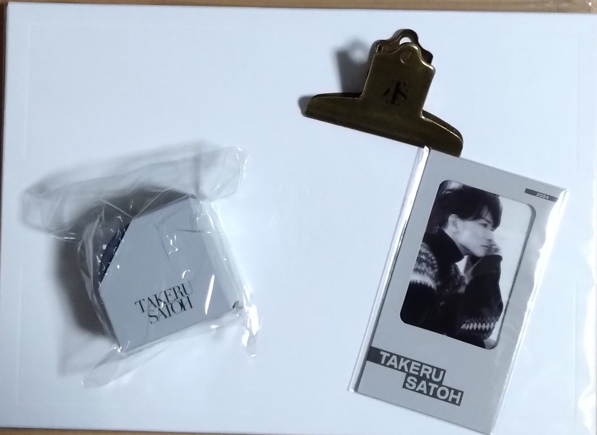 karupise's tweet image. 今日届きました。
ほぼ😆毎年お取り寄せの
佐藤健くんの
来年のカレンダーです🗓✨💕
年越す前に中を拝見👀👀
写真集のようなカレンダーでした✨
#佐藤健2024カレンダー