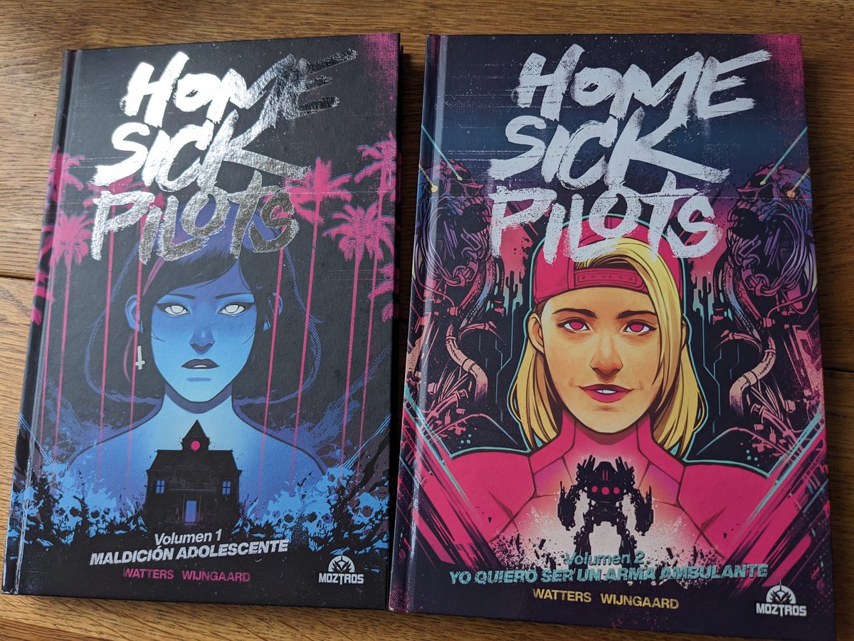 The first two hardbacks of Home Sick Pilots look gorgeous in Spanish. Out now from @EsMoztros.