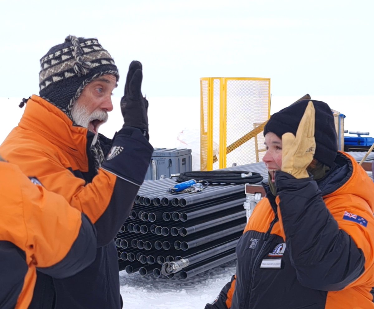 SWAIS2C's tweet image. 🚨🚨🚨  BREAKTHROUGH!

The hot water drill has successfully melted through almost 590 m (1,935 ft) of the Ross Ice Shelf and broken through its base to reach the ocean cavity below!

Congratulations, KIS-3 Team!

🧵

#SWAIS2C #HowMuchHowFast

📸 @VeronikaMeduna