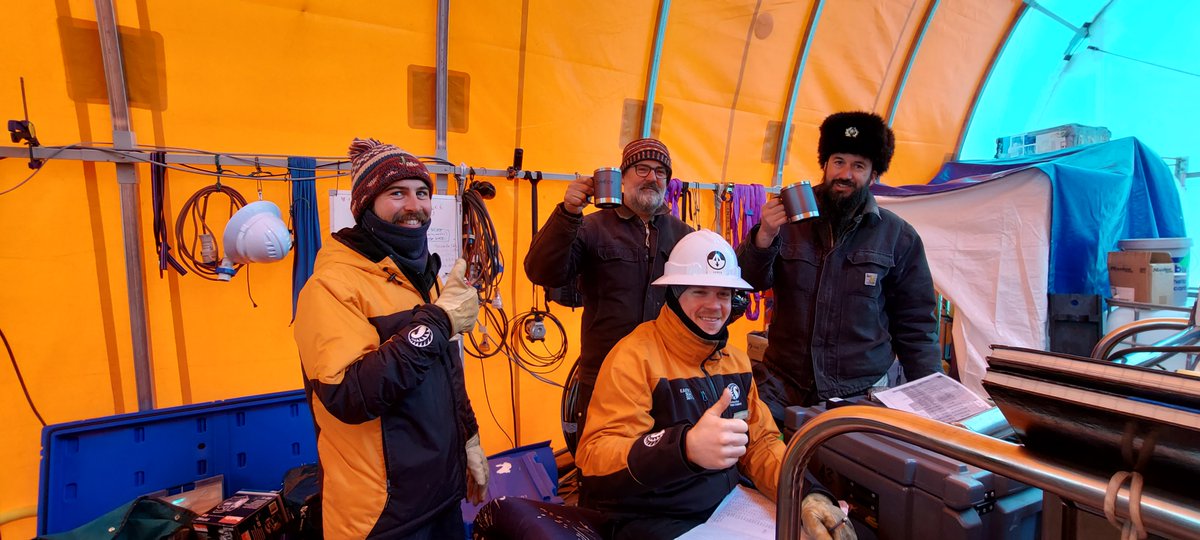 SWAIS2C's tweet image. 🚨🚨🚨  BREAKTHROUGH!

The hot water drill has successfully melted through almost 590 m (1,935 ft) of the Ross Ice Shelf and broken through its base to reach the ocean cavity below!

Congratulations, KIS-3 Team!

🧵

#SWAIS2C #HowMuchHowFast

📸 @VeronikaMeduna