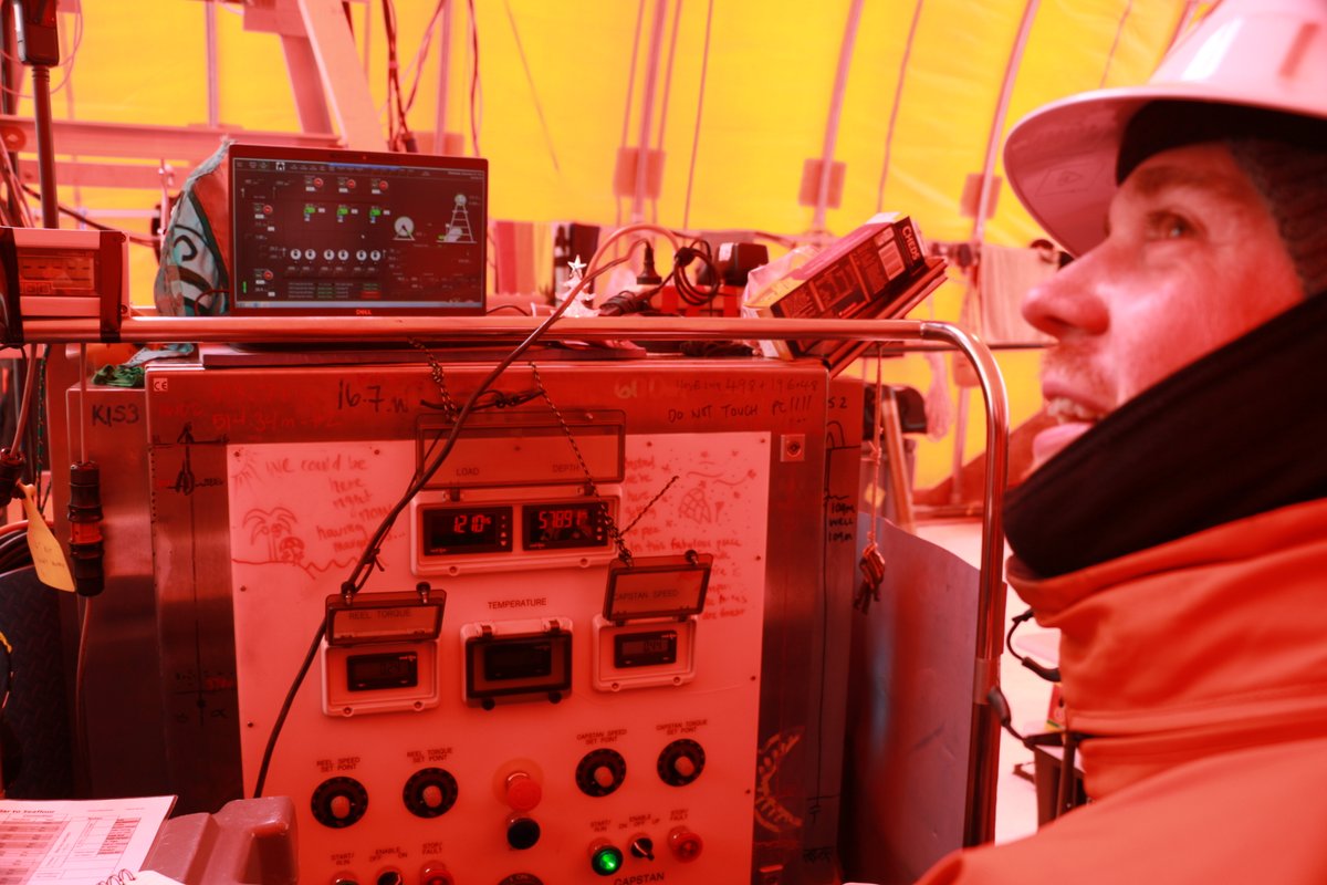 SWAIS2C's tweet image. 🚨🚨🚨  BREAKTHROUGH!

The hot water drill has successfully melted through almost 590 m (1,935 ft) of the Ross Ice Shelf and broken through its base to reach the ocean cavity below!

Congratulations, KIS-3 Team!

🧵

#SWAIS2C #HowMuchHowFast

📸 @VeronikaMeduna