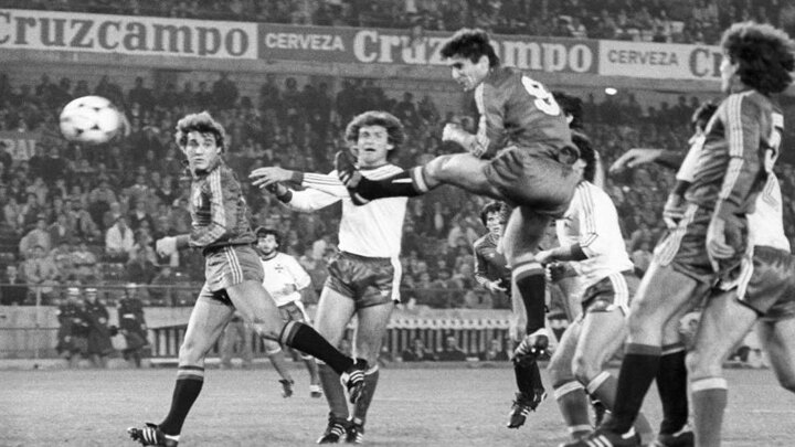 JurrVanWessem's tweet photo. Het duel dat het bondscoachschap van #Rijvers bepaalde: Spanje-Malta 12-1.
De KNVB weigerde ondanks geruchten over 'een doorgestoken kaart' om officieel te protesteren bij de UEFA. Het verzwakte de positie van de lastige coach en dat kwam Zeist beter uit.
https://t.co/mgWIql0Ws5