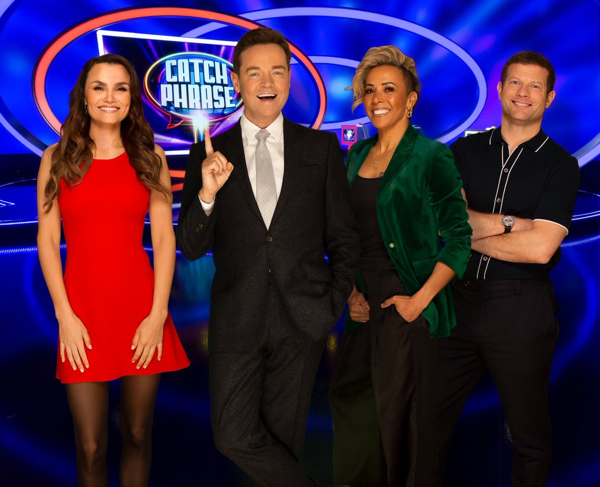 🤩Celebrity #Catchphrase is back for a Festive Christmas Special! 🎄🎁 Joining our @StephenMulhern are Dermot O'Leary @radioleary, @SamanthaBarks and Dame Kelly Holmes! 🎅Tune in December 30th at 5.25PM on @ITV1 and @WeAreSTV