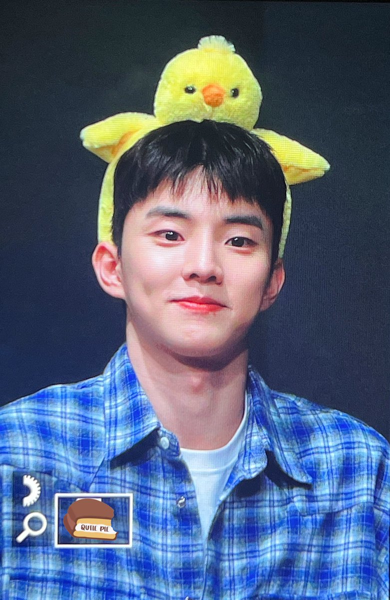 QutiePie_1105's tweet photo. 231221 🐣🐣🐣🐣
#THEBOYZ #더보이즈 #Q #큐 #지창민 https://t.co/8hfKX9PLkR