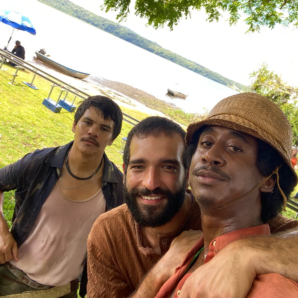 Fotos diretamente dos bastidores de #Renascer pra avisar que o novelão tá chegando em janeiro! 🤩 Ansiosos?