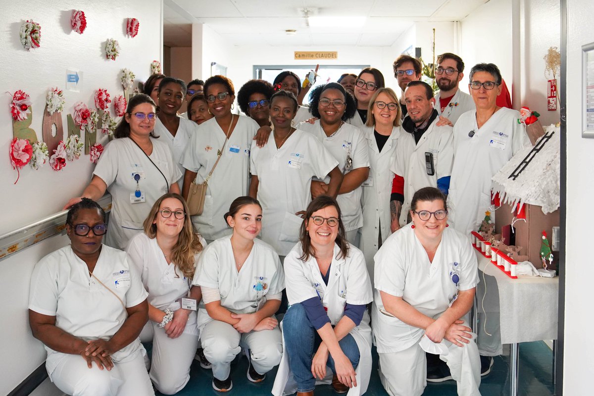 Pour célébrer les fêtes de fin d’année, les équipes de jour et de nuit de l’unité de gériatrie aiguë de l’hôpital <a href="/Paul_Brousse/">Hôpital Paul-Brousse AP-HP</a> @aphp ont réalisé des décorations 100% faites à la main avec des matériaux de récupération ou de seconde main. Une belle initiative !👏🎅🎄