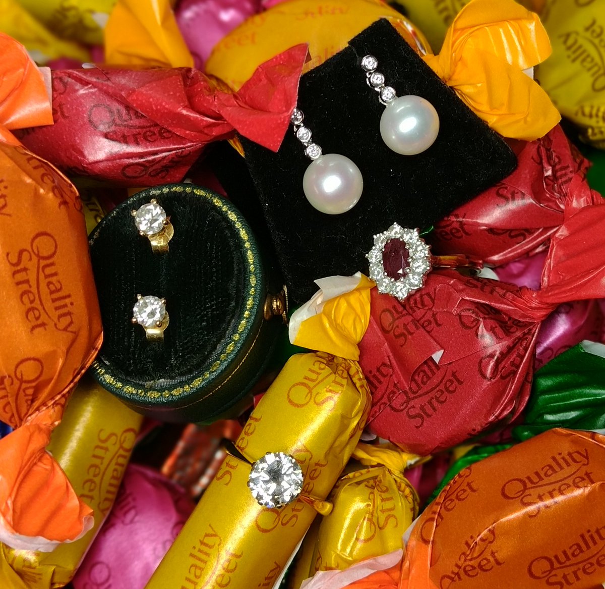 I will be open until 4pm on 23rd December for that special gift, plus have a chocolate while you are in. Merry Christmas and a Happy New Year to all. #jewellery #diamondring #diamondearring #rubyring #pearlearring #watches #omega #rolex #cartier #tagheuer #breitling #dorchester