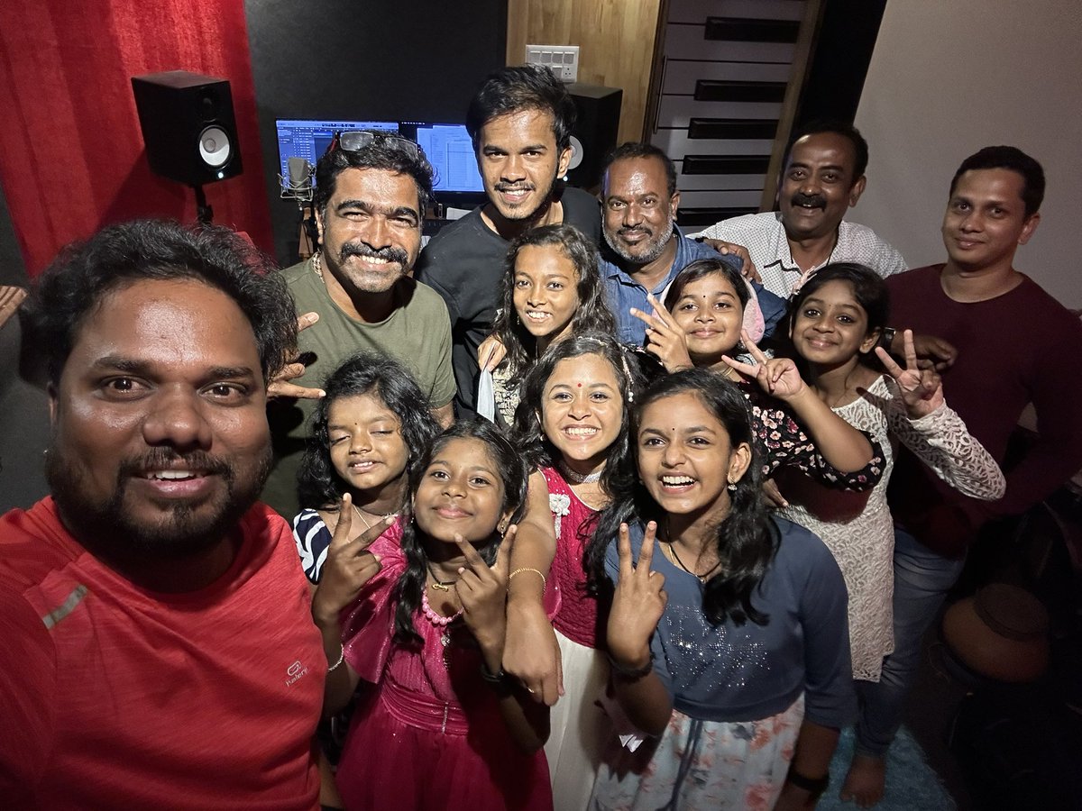 Victories don’t come from war.
They come from forgiveness.
Listen to #SalaarSecondSingle 🎵
- bit.ly/SalaarCeaseFir…
#Prathikadalo (Telugu)
#QissonMein (Hindi)
#Prathikatheya (Kannada) #Prathikaramo (Malayalam) #PalaKadhaiyill (Tamil)
#SalaarCeaseFire #SalaarCeaseFireOnDec22