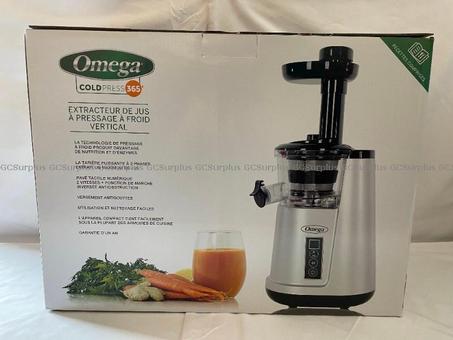 🫐 🍓 Get berry excited to juice things up! Make this Omega cold press juicer yours by placing your bid on #GCSurplus. 🍊🥕 Orange you glad you follow us? ➡️ gcsurplus.ca/mn-eng.cfm?snc…