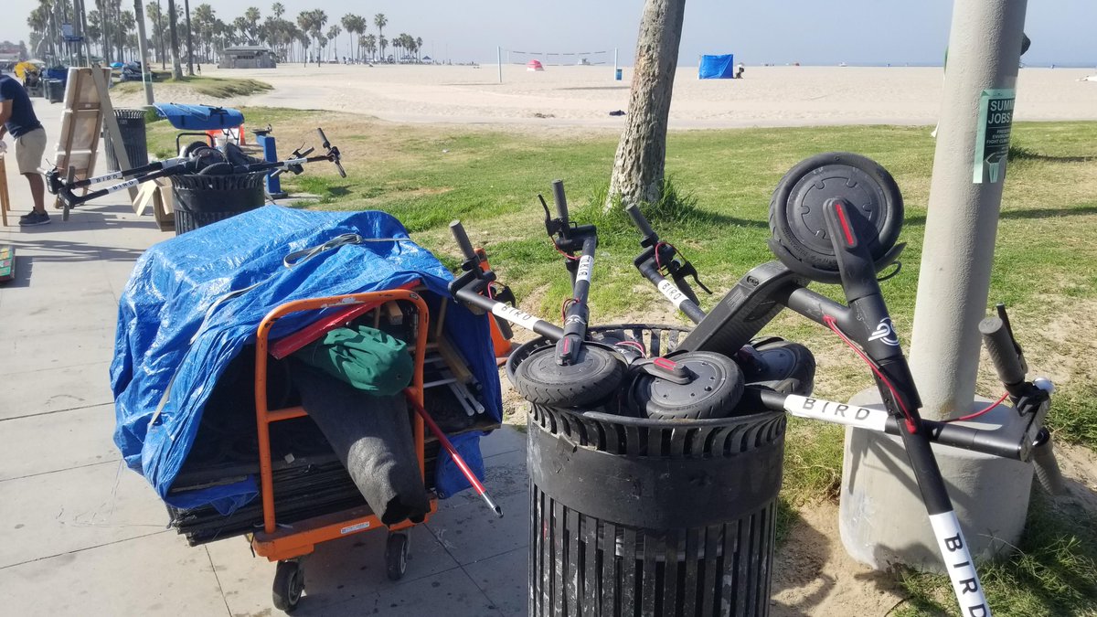 BullAware's tweet image. 🛑 Bird Scooters filed for bankruptcy after raising more than $500 million and reaching a valuation of $2.5 billion.
📉 The company went public in 2021 via a SPAC merger but the stock price felt 95% during its first year.