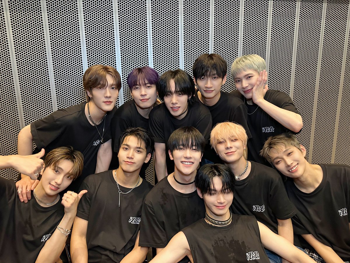 OmegaX_jp's tweet photo. [📸]

『2023 OMEGA X FANCON in TOKYO <iykyk>』

日本のポエクと一緒にいるうちに時間があっという間に過ぎる🥺
今回の<iykyk> FANCONから出会った
すべての瞬間までとても大切でありがとうございます💚

#OMEGA_X #オメガエックス
#iykyk #if_you_know_you_know https://t.co/XiGzUFaD1l