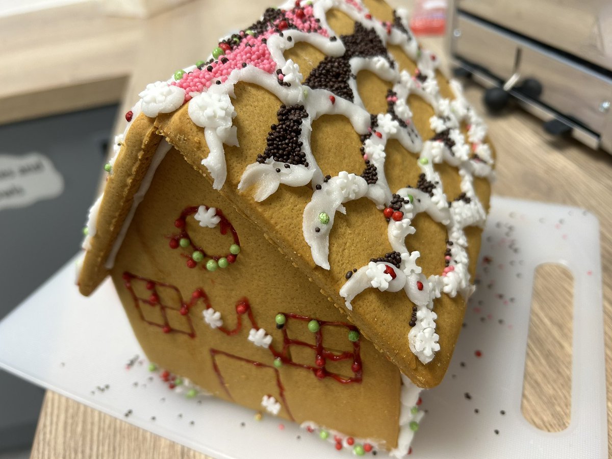 How beautiful are these gingerbread houses made by rehab service users!  A big thank you to Lynne Marks our lovely volunteer who supports our wards all year round and who helped with this event today! #MentalHealthOT #VolunteerWork @cwpnhs