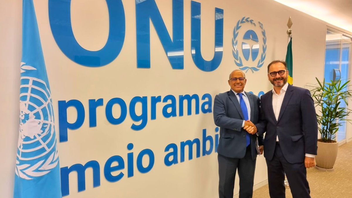 🌿Gustau Mañéz, do <a href="/UNEP_pt/">Programa da ONU para o Meio Ambiente</a>, e Youssouf Abdel-Jelil, do <a href="/unicefbrasil/">UNICEF Brasil</a>, discutiram hoje o papel crucial do Brasil em liderar iniciativas globais em #meioambiente e #juventude. Eles destacaram o enorme potencial do Brasil e formas de apoiar o país. 
#sustentabilidade
