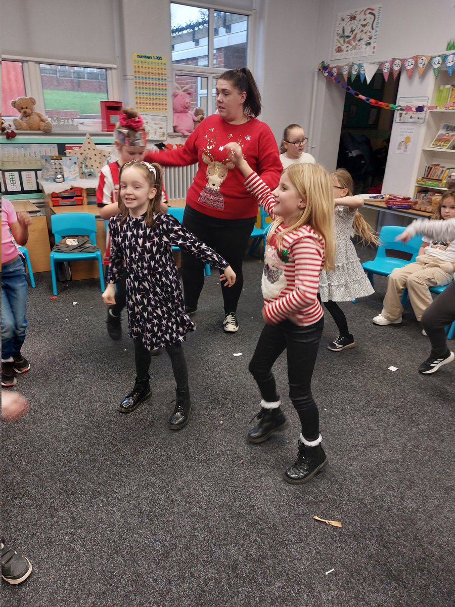 rjsyear3's tweet photo. There's some crazy dancing in this class 🤣 https://t.co/k1MEnsYXVx