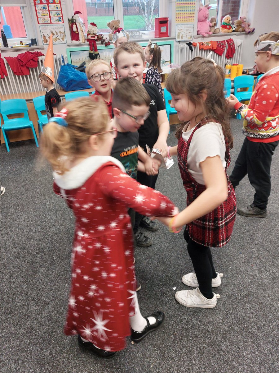 rjsyear3's tweet photo. There's some crazy dancing in this class 🤣 https://t.co/k1MEnsYXVx