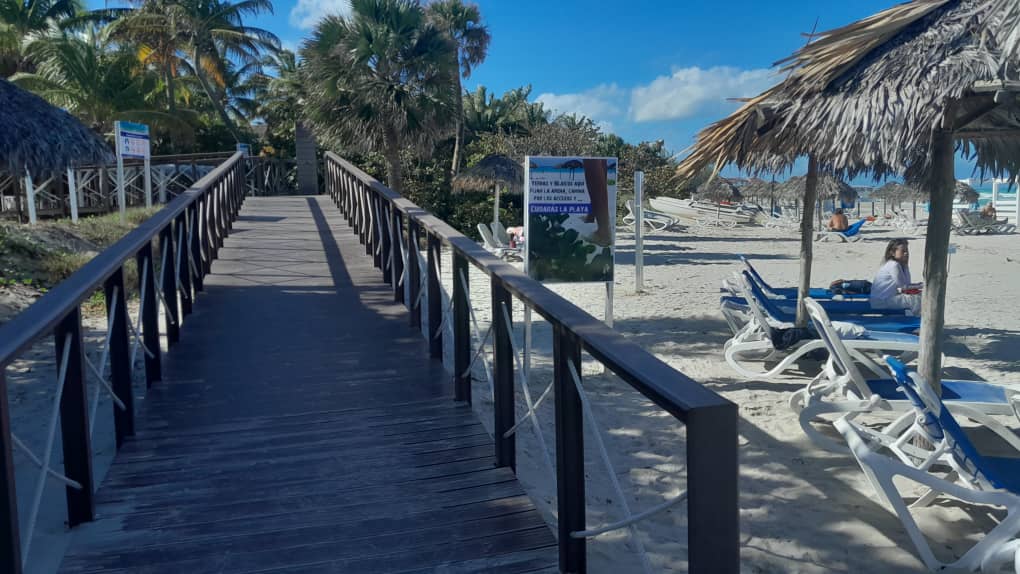 ¡Qué gran noticia! Los hoteles #RocArenasDoradas ,  #BrisasDelCaribe y #MeliáAntillas han obtenido el Reconocimiento Playa Ambiental. ¡Felicidades a todo el equipo por su compromiso con el medio ambiente! 🌊🌴🌞 #TurismoSostenible #CuidemosNuestroPlaneta 🌍