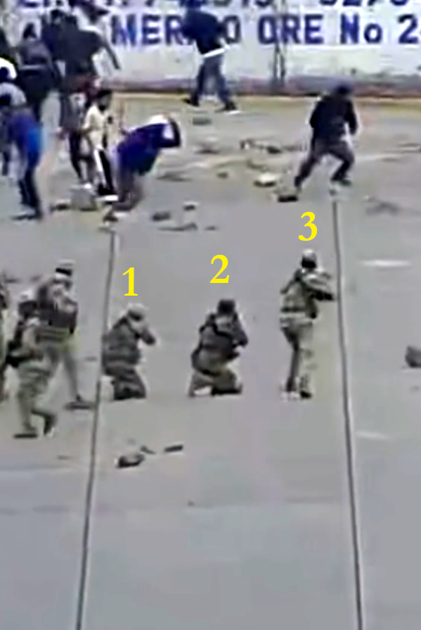 #EXCLUSIVO Nuevas imágenes muestran a militares apuntando sus fusiles al cuerpo de los manifestantes, a pocos metros de donde falleció Jhon Mendoza, el fatídico 15 de diciembre del año pasado en Ayacucho.

Abrimos hilo🧵