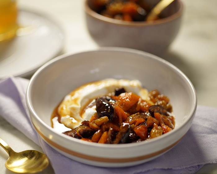 Ellie_Krieger's tweet photo. This #Chai-Spiced #FruitCompote is pure #holiday comfort food β the healthful way. It has layers of warm, fragrant flavor but just a handful of ingredients, bc the chai teabags you use here come packed w/ a mix of spices like cinnamon, ginger & cardamom. https://t.co/kmCaxU0W0Y https://t.co/rJM2nB8Gu9