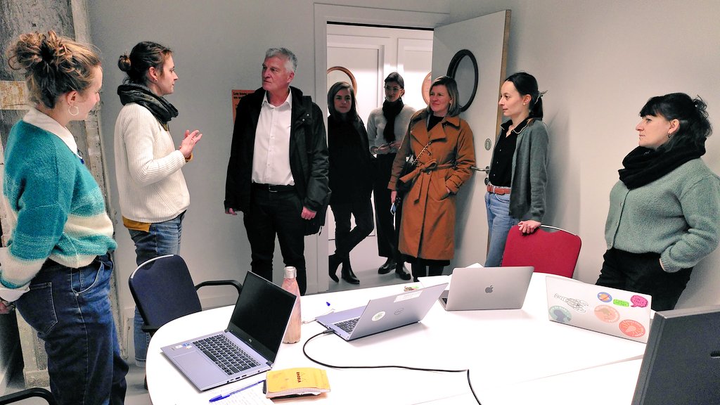 Un grand merci à Thomas Kern, Consul général d'Allemagne à Strasbourg, de sa visite. L'équipe de la <a href="/MDE_Strasbourg/">Maison de l'Emploi</a> était ravie de l'accueillir au Lieu ressource transfrontalier, en présence des autres structures 🇨🇵 🇩🇪 installées à #Kaleidoscoop pr évoquer nos projets communs.