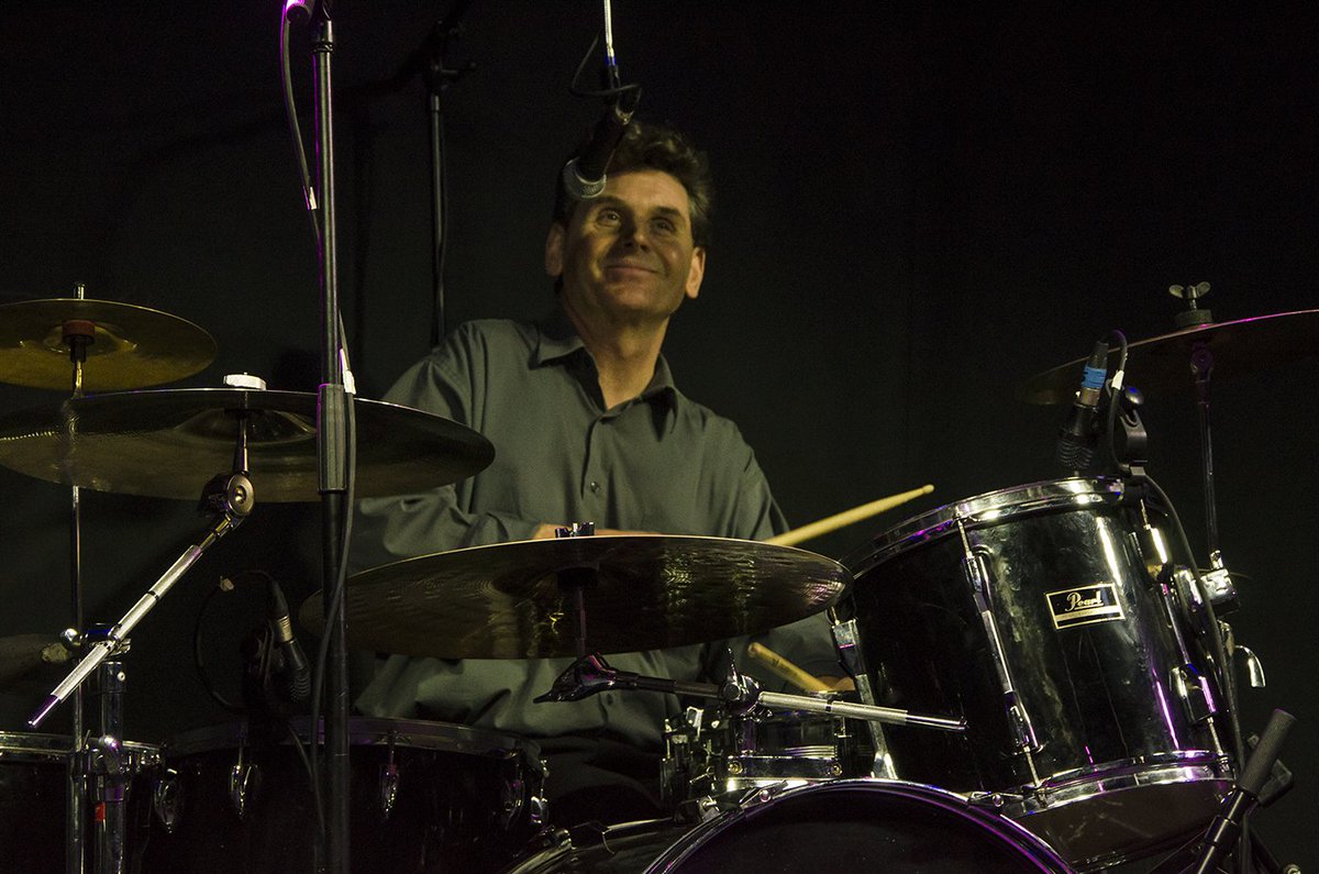 mighty_valves's tweet photo. Tenth anniversary today of the Valves reunion gig at the Liquid Rooms - the start of our... I want to say 'renaissance'...

All thanks to Gordon's energy and enthusiasm - we miss you, bud.
#Porty https://t.co/0CKW5YG80A
