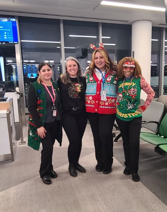 Embracing the festive vibes at EWR Terminal A! 🎄🎅 From twinkling lights to travelers' joyful reunions, it's a reminder of the magic of this season.🎄@MikeHannaUAL @csarkari @Jordan_Bykowsky @sarahmarysia @JZabransky @SebasKunkowski @united