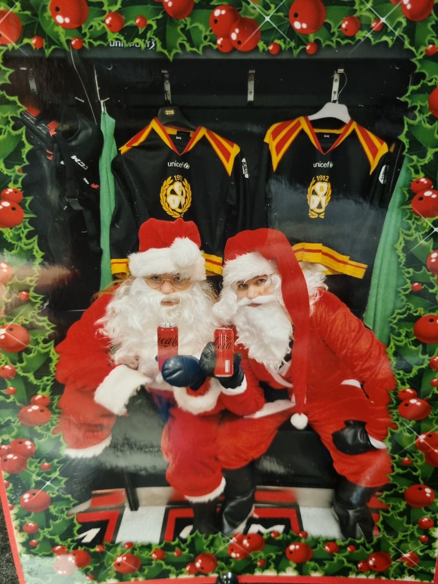 rurahf's tweet photo. Mina chefer är så roliga (och gulliga).
Årets julkort jag fick. Sums me up rätt bra, Brynäs och min dagliga burk Cola Zero är det livet i stora delar kretsar kring. 😂
#ECtime #Brynäs https://t.co/spdUJEq0IL