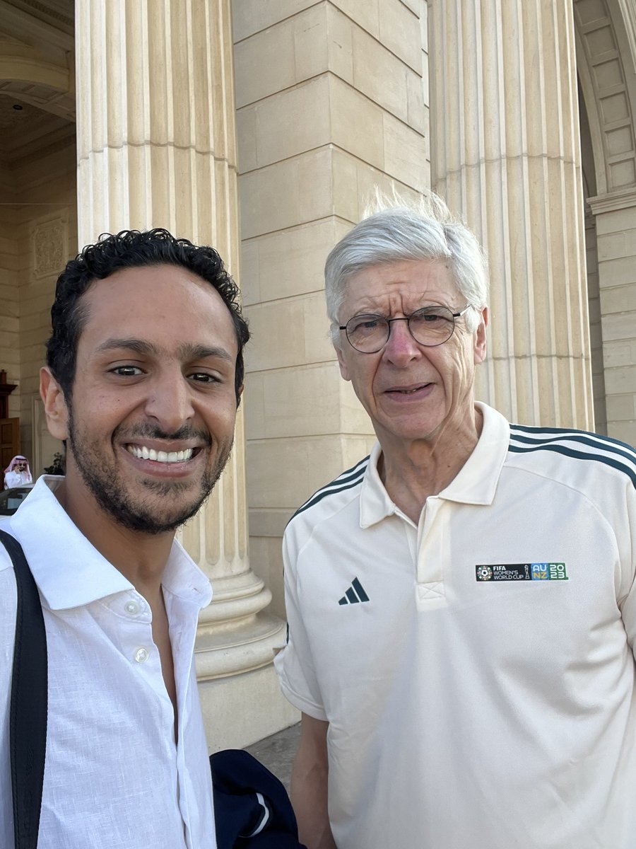 ابويا الروحي 🥹❤️

 ارسين فينجر للمرة الثانية و كدا ابقي قفلت مجال كرة القدم خلاص ✅ 

من اسعد ايام حياتي اني اشوف مدرب ارسنال الاسطوري اللي حببني في كرة القدم و ارسنال و وابتديت معاه العشق اللي خلاني شغال بشغف لحد النهارده في المجال و ارزع توصل للنجاح ده 🤲🏼

#ارسنال #ارسين_فينجر