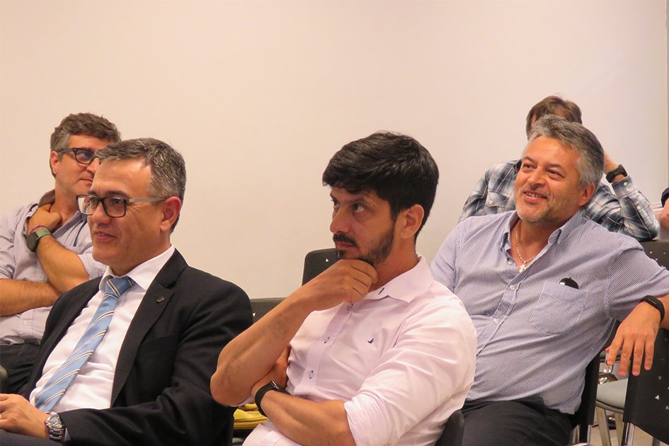 📲 Se realizaron talleres estratégicos sobre #ciberseguridad en el sector #salud.

➡️ Se trabajó en la adecuación del marco ciberseguridad, comprendiendo necesidades y generando conciencia en la protección de datos.

Accedé a la nota completa aquí 👇
agesic.uy/Talleres-de-ad…