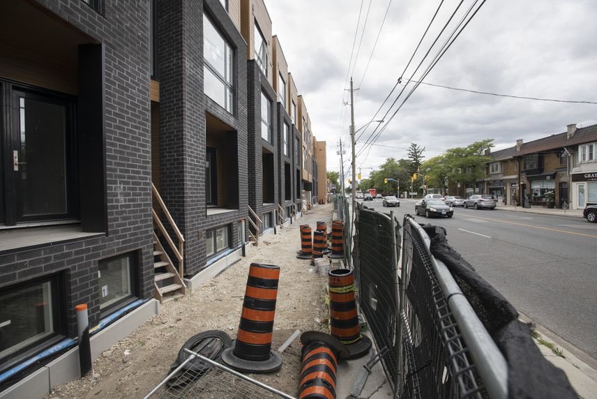 Feds to announce $500mil for #housing in Toronto from fund which requires cities to allow multi-family homes in single-family areas ⁦@CMHC_ca⁩ ⁦@FCM_online⁩ ⁦@SeanFraserMP⁩ ⁦@CIHhousing⁩ @UrbanHealthProf⁩ ⁦@GenSqueeze⁩ theglobeandmail.com/canada/article…