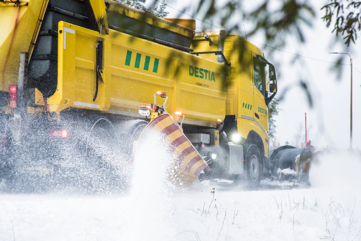 Vuosi lähenee loppuaan. Tahdomme toivottaa iloista uutta vuotta kaikille ja samalla kiittää kaikkia infran käyttäjiä kuluneesta vuodesta!