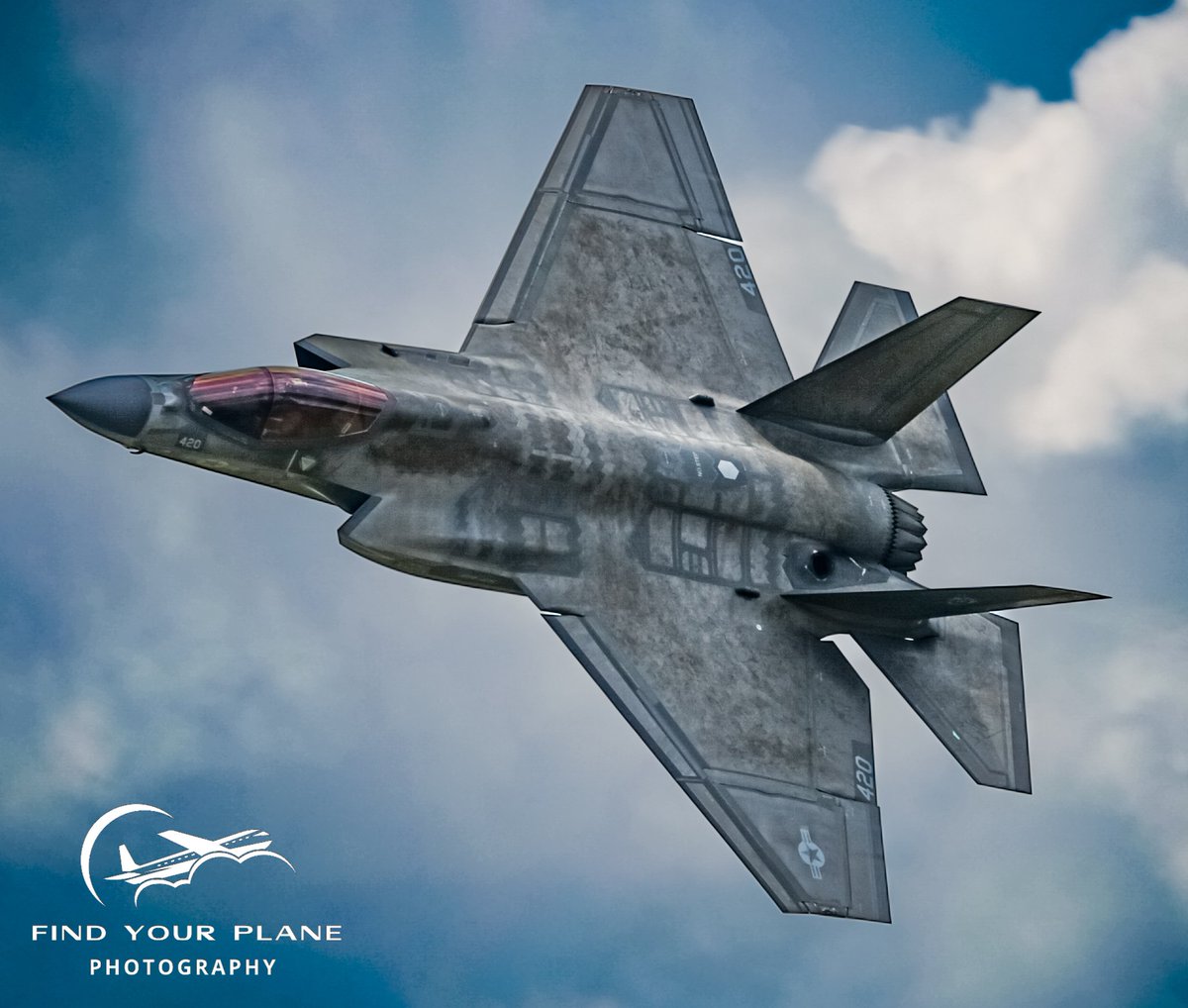 US Navy F-35C Lightning II Producing thunder above The Great Tennessee Air Show. #AvGeek #AviationPhotography