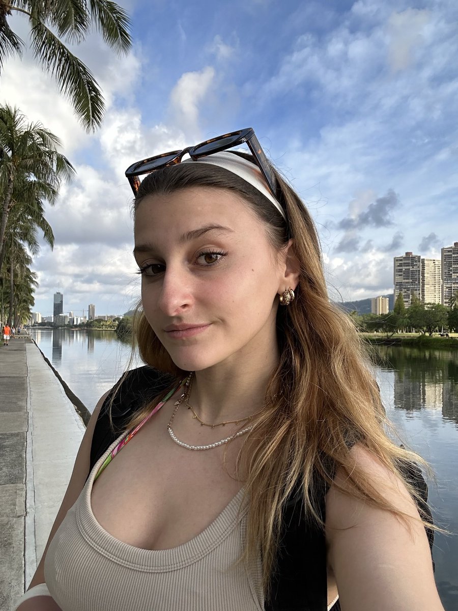 Kaatsup's tweet photo. 16 ans vs 21 

Pourquoi je ne vois aucune putain de différence ?????????? https://t.co/abnd8G4xrm