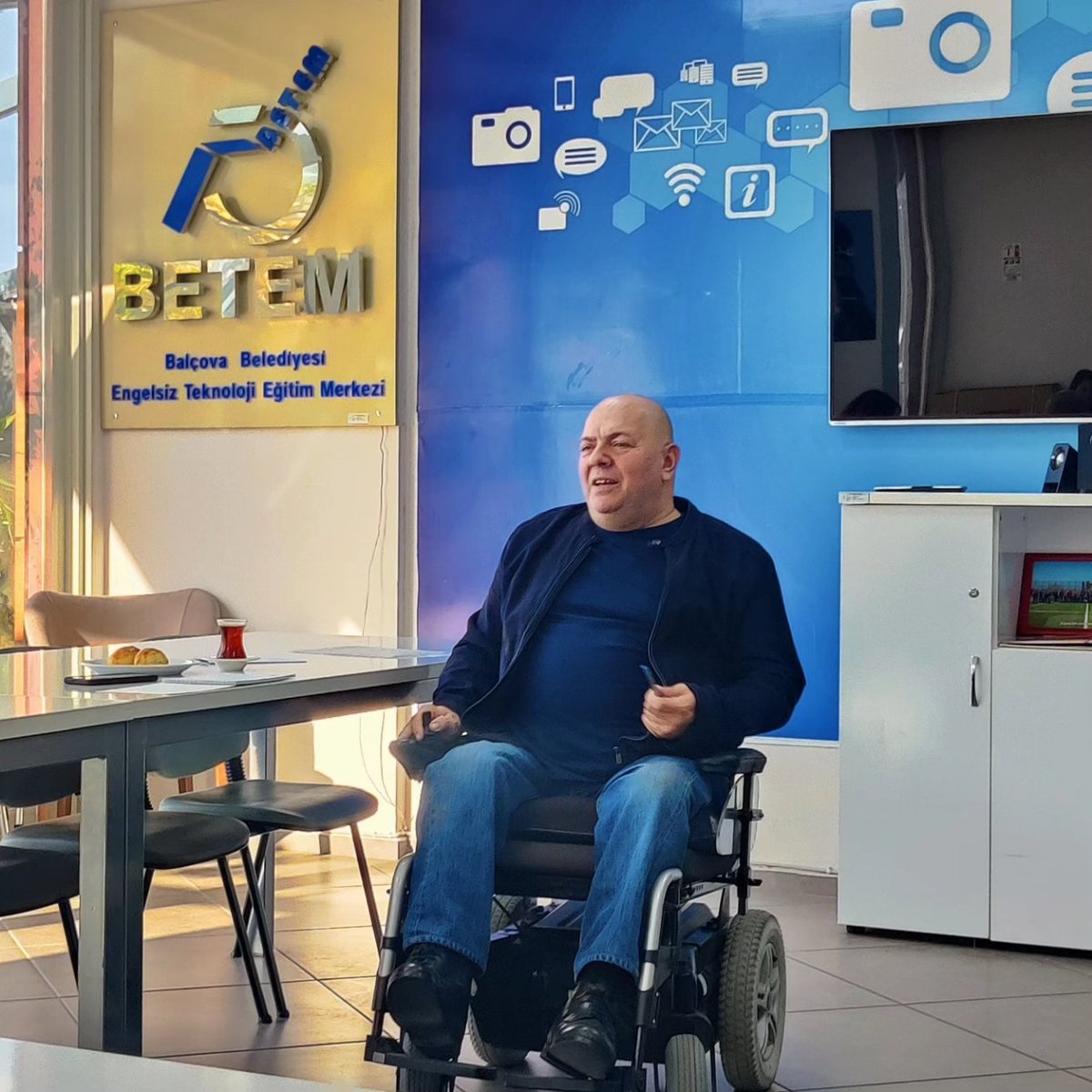 BucaEnDernegi's tweet photo. Balçova Belediyesi, Herkes İçin Turizm derneği ve Türkiye Çevre Eğitim Vakfı'nın koordinasyonluğunda, sahilleri, plajları ve Mavi Bayrak kriterlerini, Erişilebilirlik standartları açısından değerlendirdik. Tüm sahillerimizi daha erişilebilir hale getirmek için çalışıyoruz. https://t.co/CHW0TJW31U