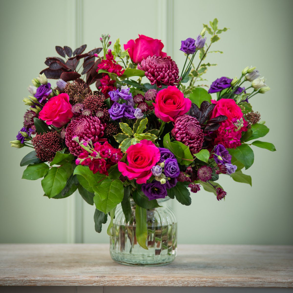 If you're popping out to see friends and family and need a gift, we're back open today in Hartley Wintney and Odiham from 9am-5pm ✨

#twixmas #twixmasgifts #MoutanFlowers #HartleyWintney #Odiham #flowershops #highstreetflorists