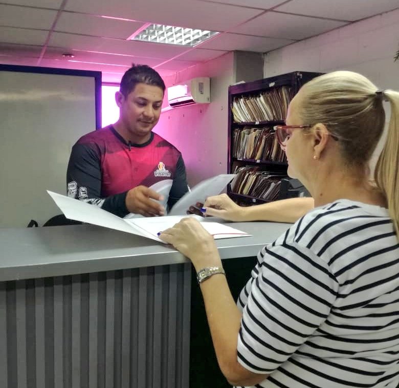 GuaraLuisJonas's tweet photo. #EsNoticia 📰| 📝💒Alcalde @LuisJonasReyes dispone de equipos de #DPCU para otorgamiento de permisos para instalacion de tarimas de cara a procesión 166 de la #DivinaPastora
@laprensalara
#21Dic
#VictoriaDeLaVerdad
#NaguaraLuisJonas https://t.co/lTwN2EsV8A