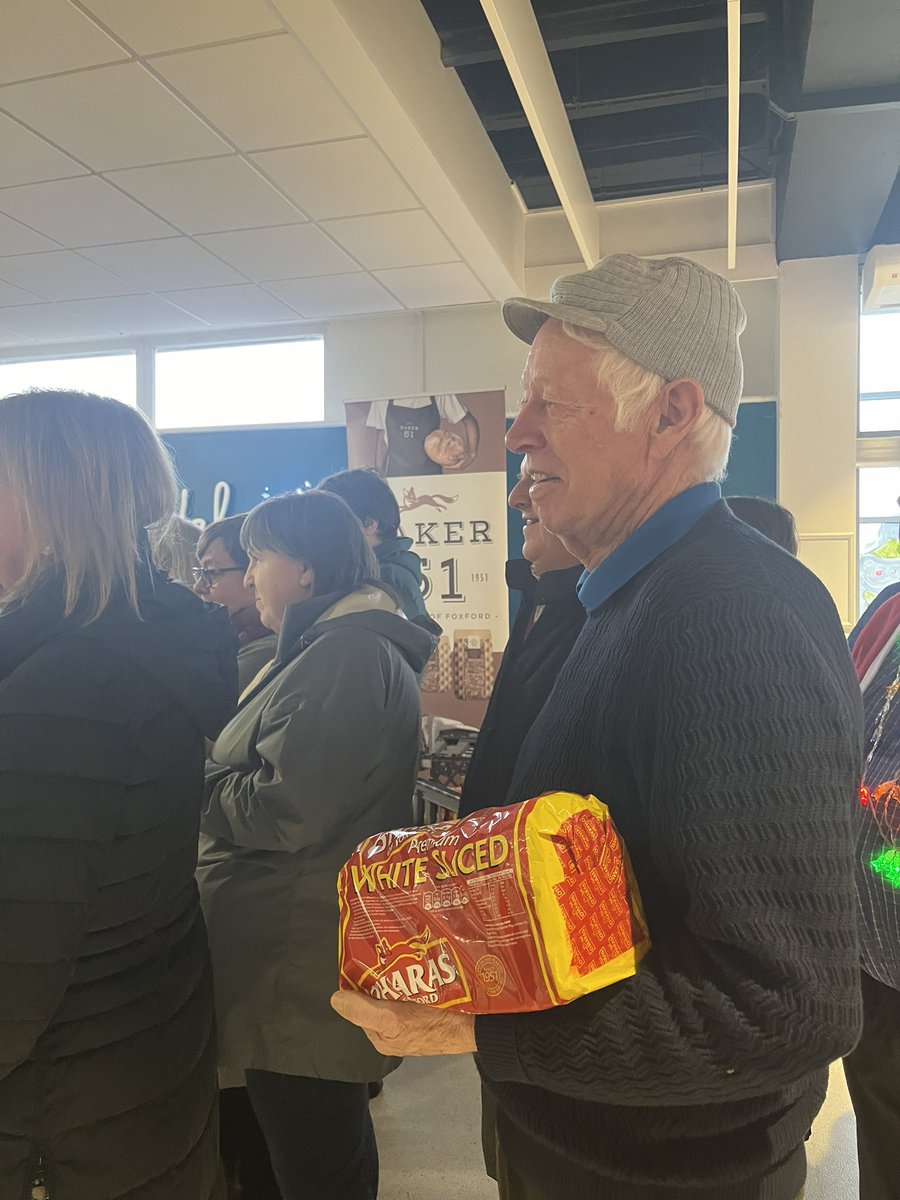 Ireland West Airport (@irelandwest) on Twitter photo Nothing says welcome home to the West of Ireland more than being greeted in the arrivals hall by your father with a fresh white sliced loaf from <a href="/OHarasofFoxford/">O'Haras of Foxford</a> 😁😁🍞#HomeSweetHome #homeforchristmas #welcomehome Nothing says welcome home to the West of Ireland more than being greeted in the arrivals hall by your father with a fresh white sliced loaf from <a href="/OHarasofFoxford/">O'Haras of Foxford</a> 😁😁🍞#HomeSweetHome #homeforchristmas #welcomehome